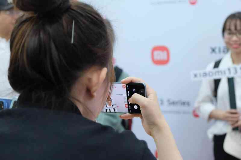 “Vui tới bến” như Xiaomi: Rủ Mi Fan chụp 1.300 tấm hình, tạo kỷ lục ghép logo “khủng” mừng Xiaomi 13 Series cháy hàng