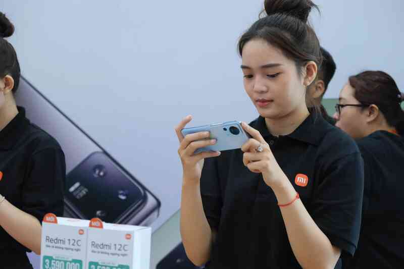 “Vui tới bến” như Xiaomi: Rủ Mi Fan chụp 1.300 tấm hình, tạo kỷ lục ghép logo “khủng” mừng Xiaomi 13 Series cháy hàng - Ảnh 6. “Vui tới bến” như Xiaomi: Rủ Mi Fan chụp 1.300 tấm hình, tạo kỷ lục ghép logo “khủng” mừng Xiaomi 13 Series cháy hàng - Ảnh 6.