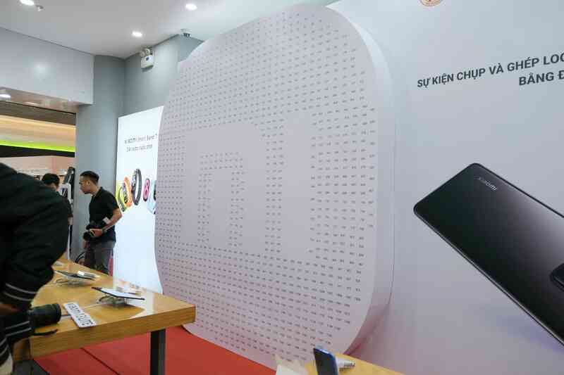 “Vui tới bến” như Xiaomi: Rủ Mi Fan chụp 1.300 tấm hình, tạo kỷ lục ghép logo “khủng” mừng Xiaomi 13 Series cháy hàng - Ảnh 7. “Vui tới bến” như Xiaomi: Rủ Mi Fan chụp 1.300 tấm hình, tạo kỷ lục ghép logo “khủng” mừng Xiaomi 13 Series cháy hàng - Ảnh 7.