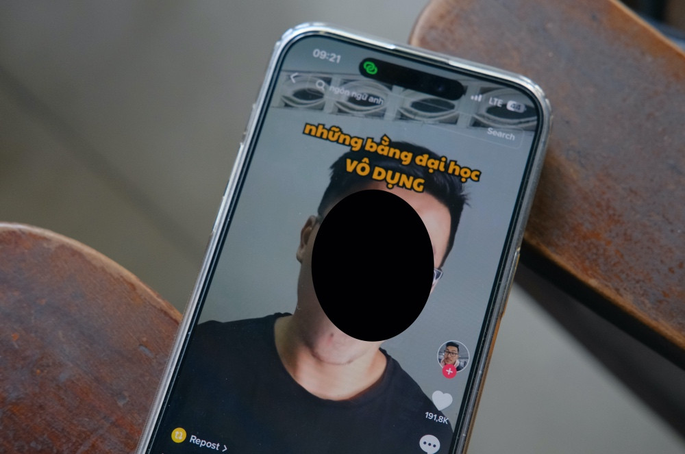 TikToker bị phản ứng vì liệt kê 4 bằng đại học vô dụng tại Việt Nam
