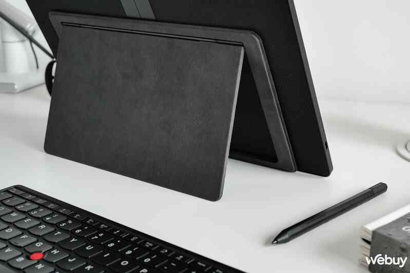 Cận cảnh Lenovo ThinkPad X1 Fold 16 Gen 1: Laptop doanh nhân 16 inch trong thân hình máy tính bảng - Ảnh 10. Cận cảnh Lenovo ThinkPad X1 Fold 16 Gen 1: Laptop doanh nhân 16 inch trong thân hình máy tính bảng - Ảnh 10.