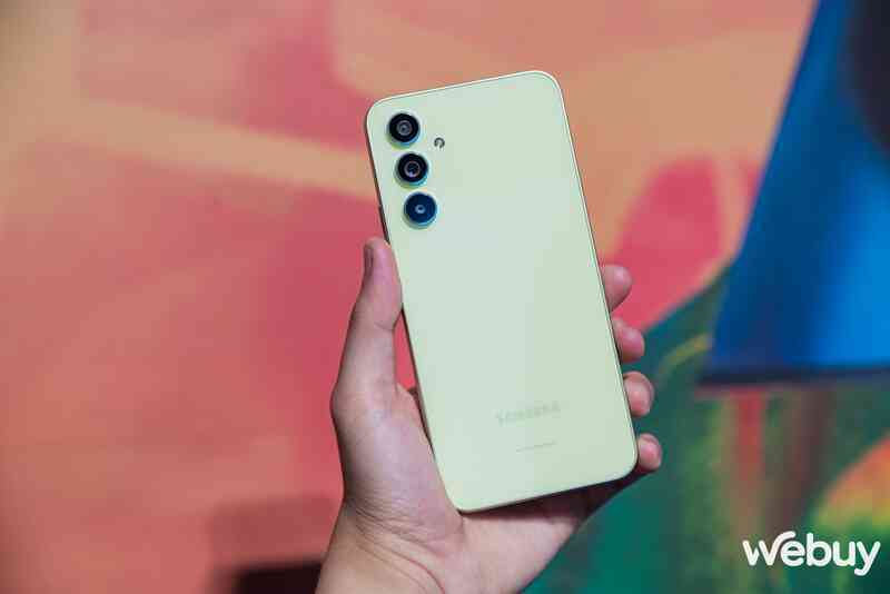 Đây là Samsung Galaxy A 2023: thiết kế theo chuẩn dòng S, camera "xịn" đi kèm cấu hình chuyên chơi game - Ảnh 3. Đây là Samsung Galaxy A 2023: thiết kế theo chuẩn dòng S, camera "xịn" đi kèm cấu hình chuyên chơi game - Ảnh 3.
