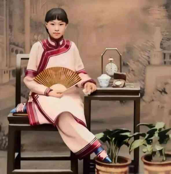Chiêm ngưỡng loạt ảnh hiếm thời nhà Thanh: Nhan sắc đệ nhất kỹ nữ cũng không gây hiếu kỳ bằng đôi chân cực phẩm - Ảnh 12. Chiêm ngưỡng loạt ảnh hiếm thời nhà Thanh: Nhan sắc đệ nhất kỹ nữ cũng không gây hiếu kỳ bằng đôi chân cực phẩm - Ảnh 12.