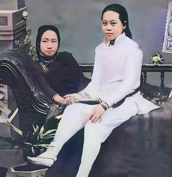 Chiêm ngưỡng loạt ảnh hiếm thời nhà Thanh: Nhan sắc đệ nhất kỹ nữ cũng không gây hiếu kỳ bằng đôi chân cực phẩm - Ảnh 8. Chiêm ngưỡng loạt ảnh hiếm thời nhà Thanh: Nhan sắc đệ nhất kỹ nữ cũng không gây hiếu kỳ bằng đôi chân cực phẩm - Ảnh 8.