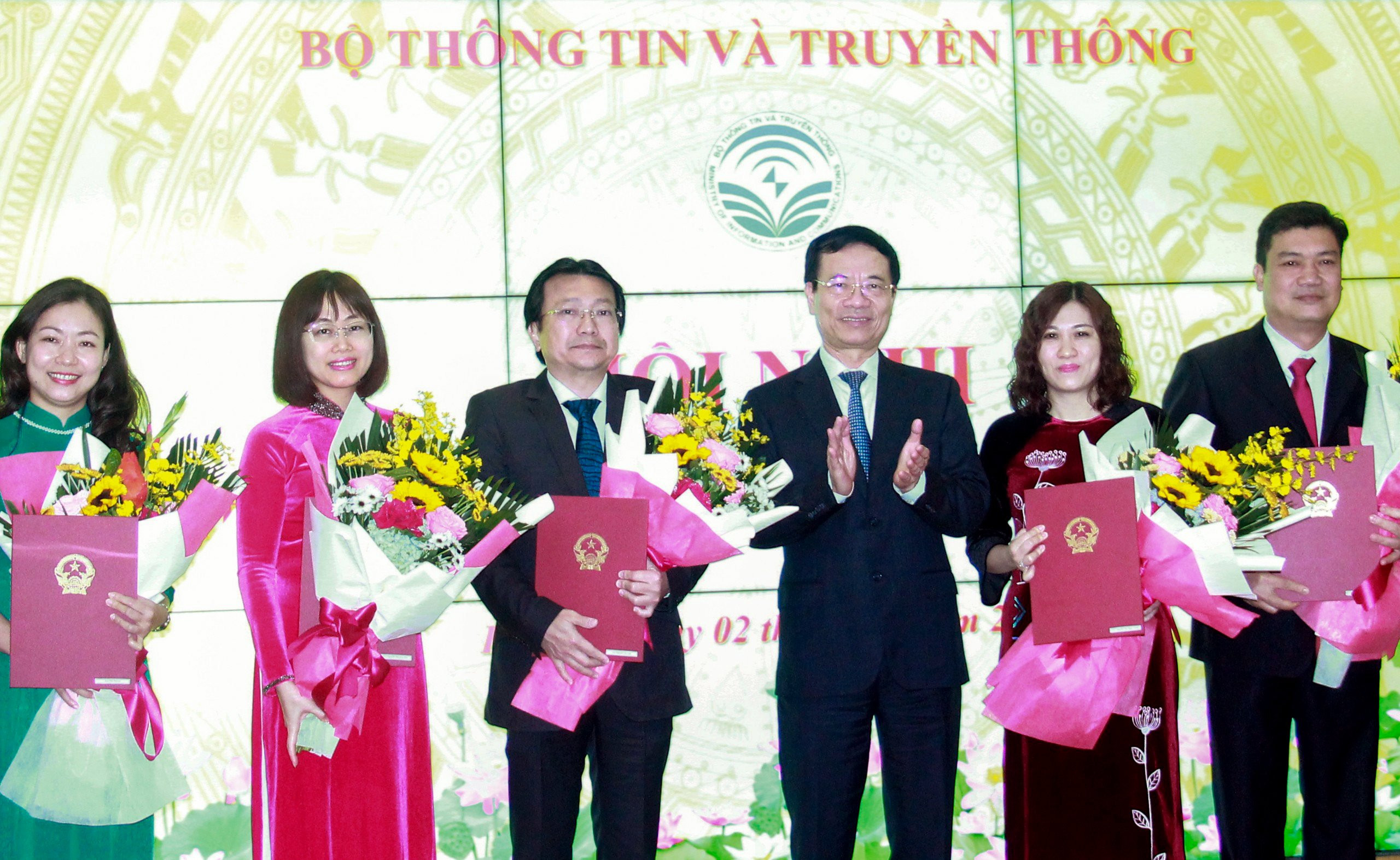 Bộ TT&TT bổ nhiệm cán bộ quản lý tại 5 cục, vụ