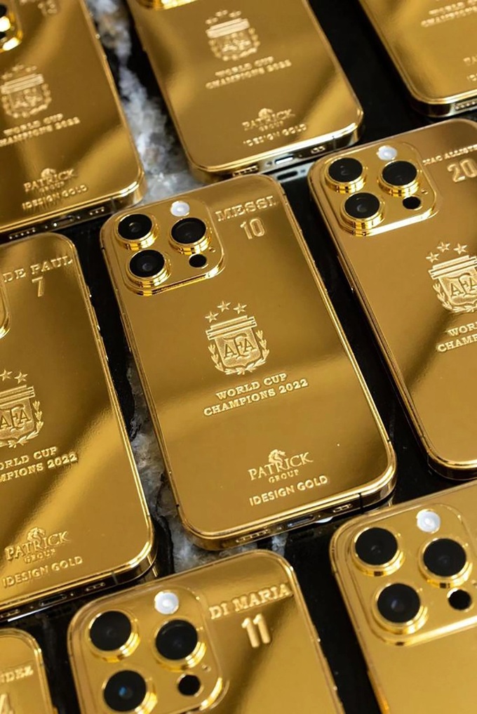 Messi chi 5 tỷ đồng mua 35 chiếc iPhone mạ vàng 24K tặng toàn đội Argentina - Ảnh 3. Messi chi 5 tỷ đồng mua 35 chiếc iPhone mạ vàng 24K tặng toàn đội Argentina - Ảnh 3.