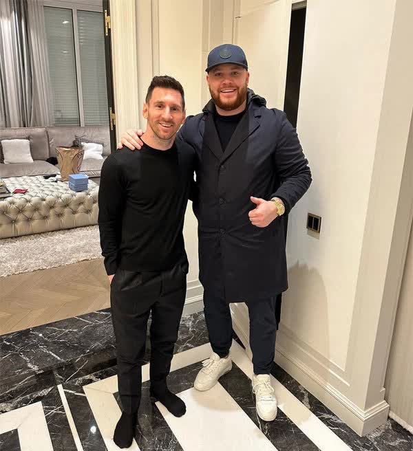 Messi chi 5 tỷ đồng mua 35 chiếc iPhone mạ vàng 24K tặng toàn đội Argentina - Ảnh 5. Messi chi 5 tỷ đồng mua 35 chiếc iPhone mạ vàng 24K tặng toàn đội Argentina - Ảnh 5.