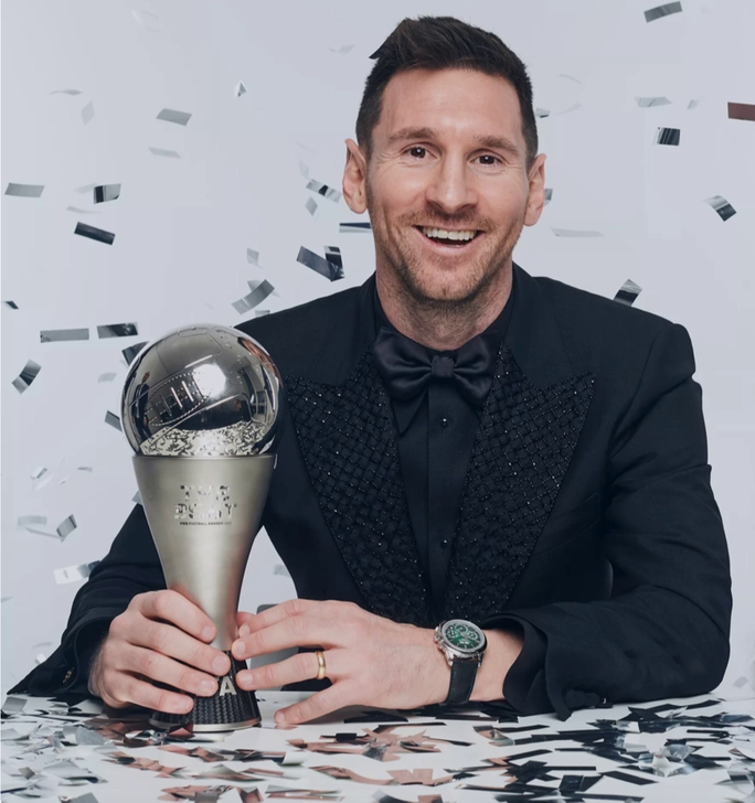 Messi chi 5 tỷ đồng mua 35 chiếc iPhone mạ vàng 24K tặng toàn đội Argentina - Ảnh 6. Messi chi 5 tỷ đồng mua 35 chiếc iPhone mạ vàng 24K tặng toàn đội Argentina - Ảnh 6.