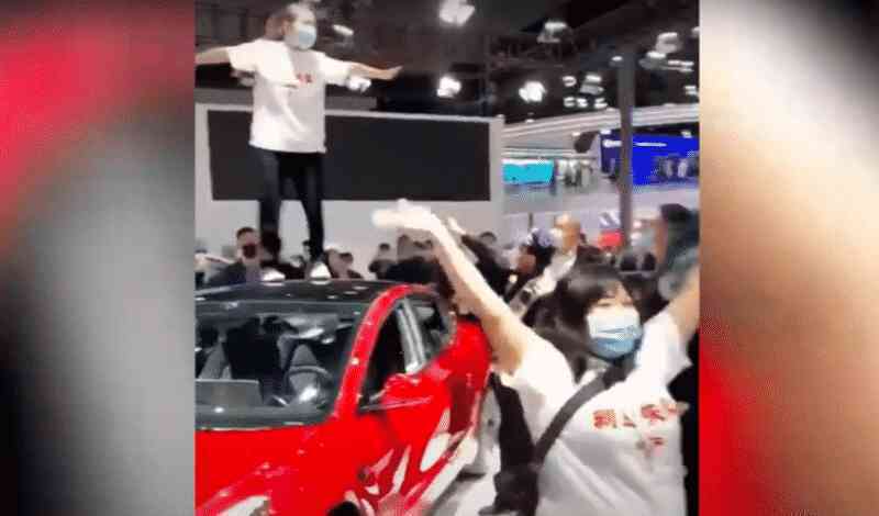 Lên mạng nói nhăng nói cuội về Tesla, người đàn ông nhận cái kết đắng - Ảnh 5. Lên mạng nói nhăng nói cuội về Tesla, người đàn ông nhận cái kết đắng - Ảnh 5.