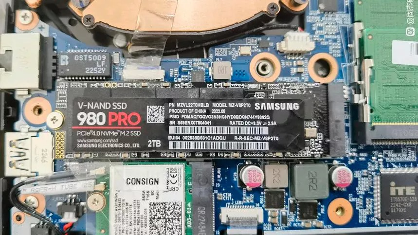 Một mẫu ổ SSD nổi tiếng của Samsung đang bị làm giả tràn lan, tinh vi đến mức phần mềm của hãng cũng khó thể phân biệt