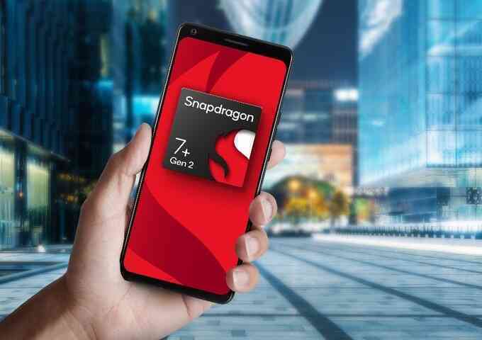 Chip Snapdragon 7+ Gen 2 hứa hẹn sẽ mang nhiều tính năng cao cấp lên các mẫu smartphone tầm trung (Ảnh: Qualcomm).