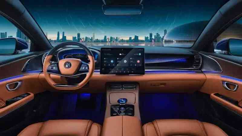 Hãng xe chuẩn bị xây nhà máy ở Việt Nam hé lộ mẫu xe điện mới, bán được 5.000 chiếc chỉ sau 4 giờ dù giá thành không hề rẻ - Ảnh 2. Hãng xe chuẩn bị xây nhà máy ở Việt Nam hé lộ mẫu xe điện mới, bán được 5.000 chiếc chỉ sau 4 giờ dù giá thành không hề rẻ - Ảnh 2.