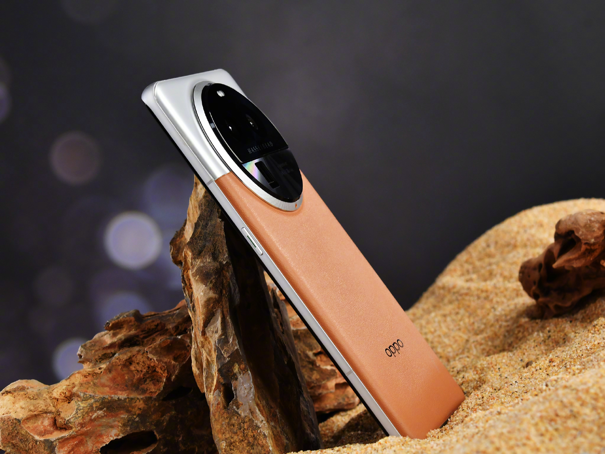 Ảnh thực tế OPPO Find X6 Pro: Thiết kế mới với mặt lưng da, camera Hasselblad 1-inch, Snapdragon 8 Gen 2