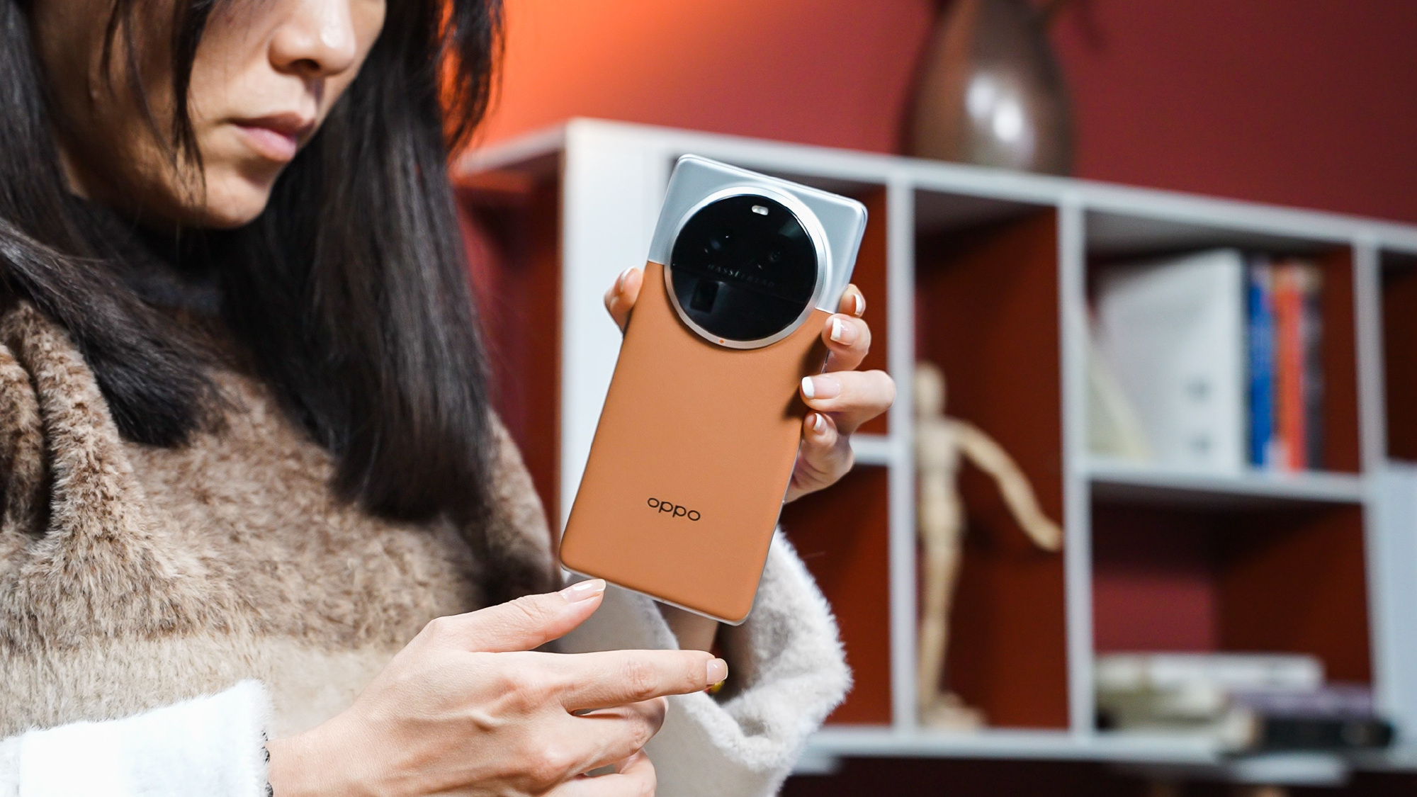 Ảnh thực tế OPPO Find X6 Pro: Thiết kế mới với mặt lưng da, camera Hasselblad 1-inch, Snapdragon 8 Gen 2 - Ảnh 14.