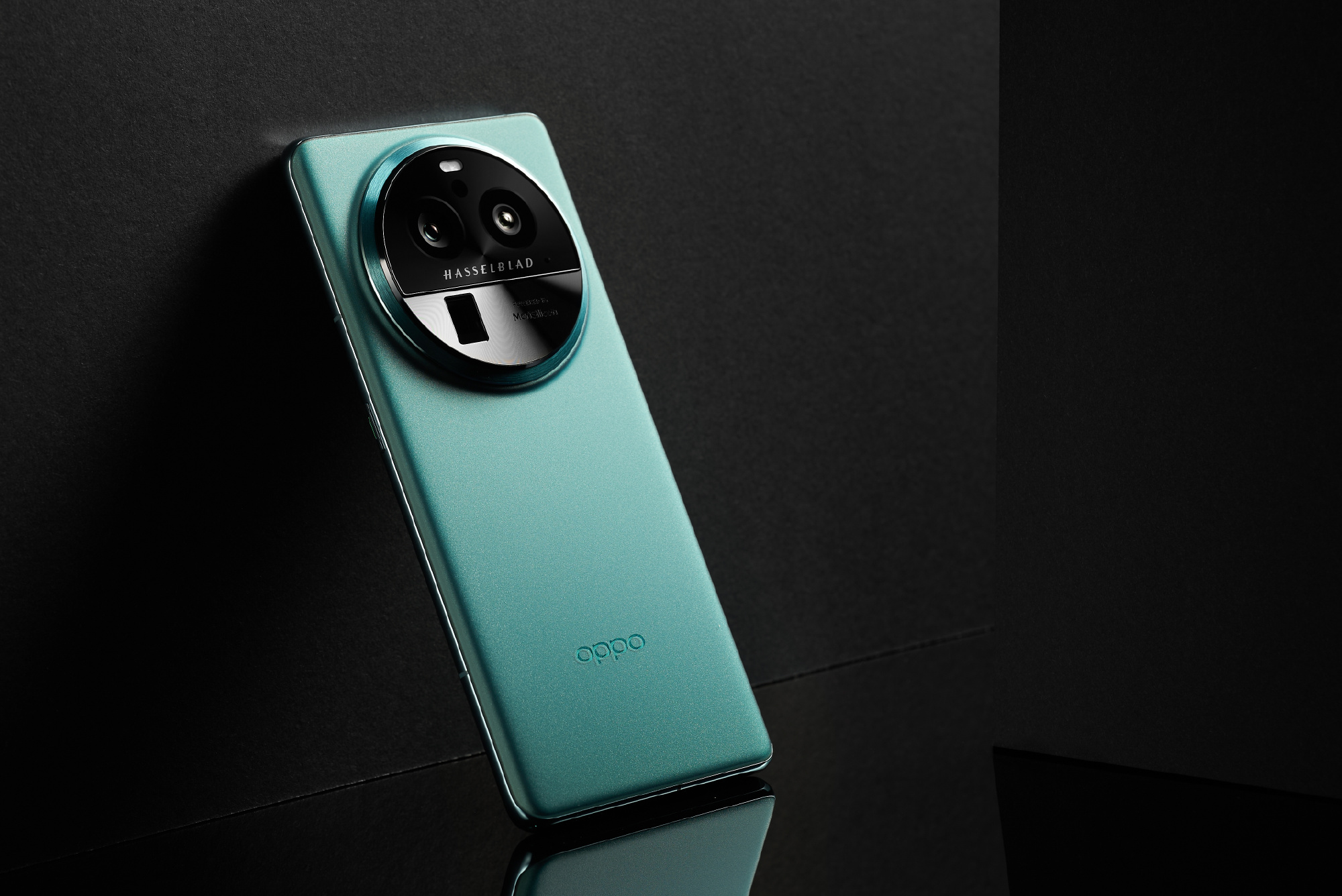 Ảnh thực tế OPPO Find X6 Pro: Thiết kế mới với mặt lưng da, camera Hasselblad 1-inch, Snapdragon 8 Gen 2