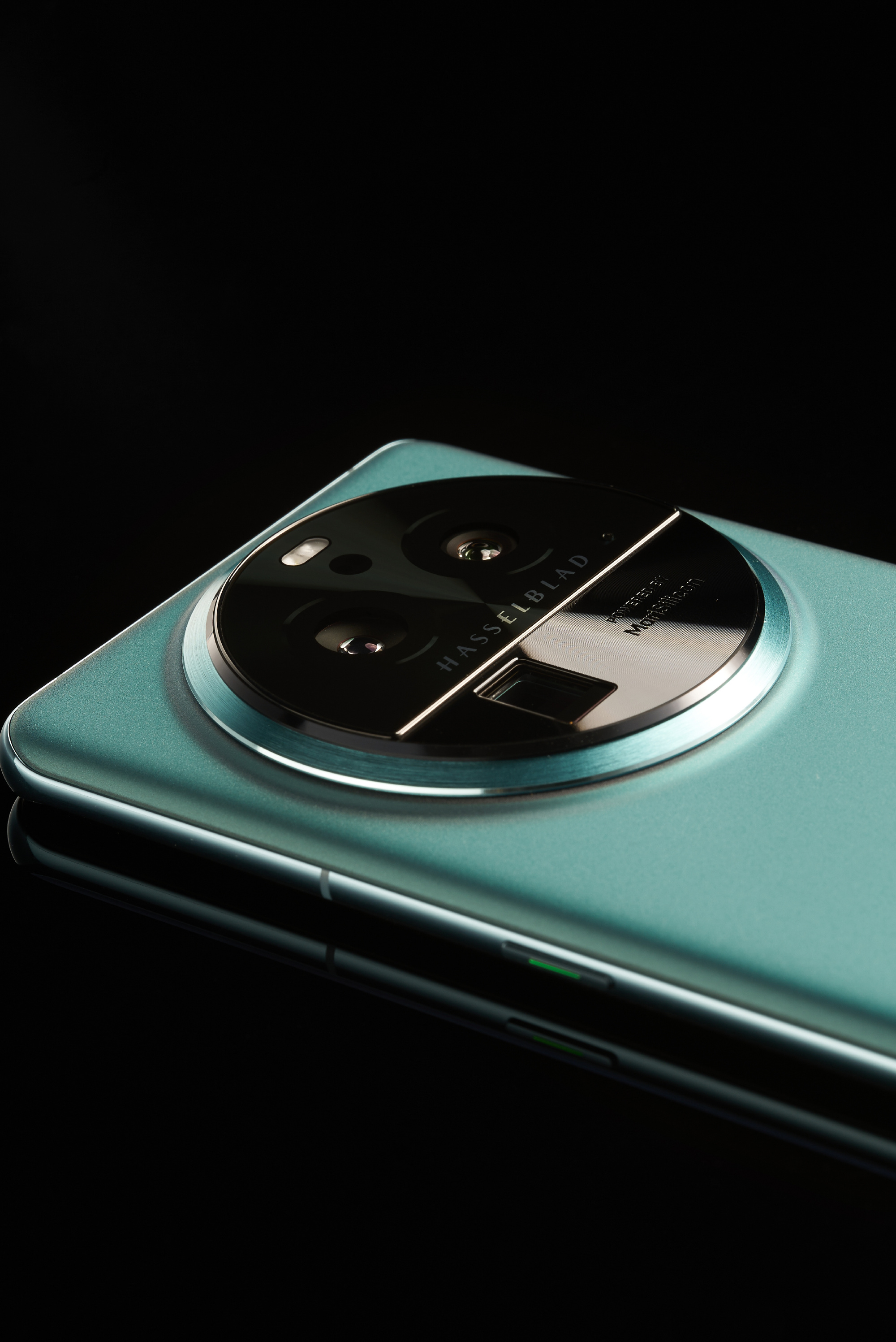 Ảnh thực tế OPPO Find X6 Pro: Thiết kế mới với mặt lưng da, camera Hasselblad 1-inch, Snapdragon 8 Gen 2