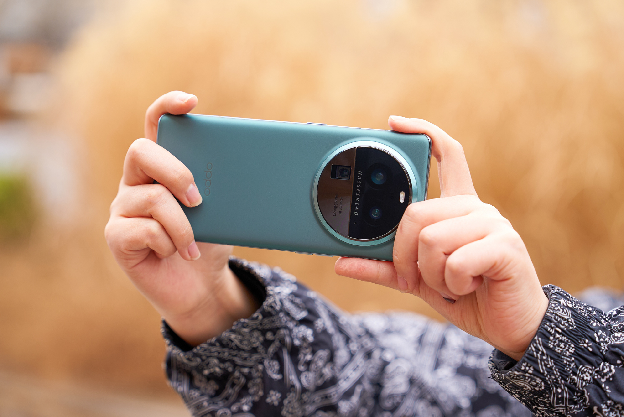 Ảnh thực tế OPPO Find X6 Pro: Thiết kế mới với mặt lưng da, camera Hasselblad 1-inch, Snapdragon 8 Gen 2
