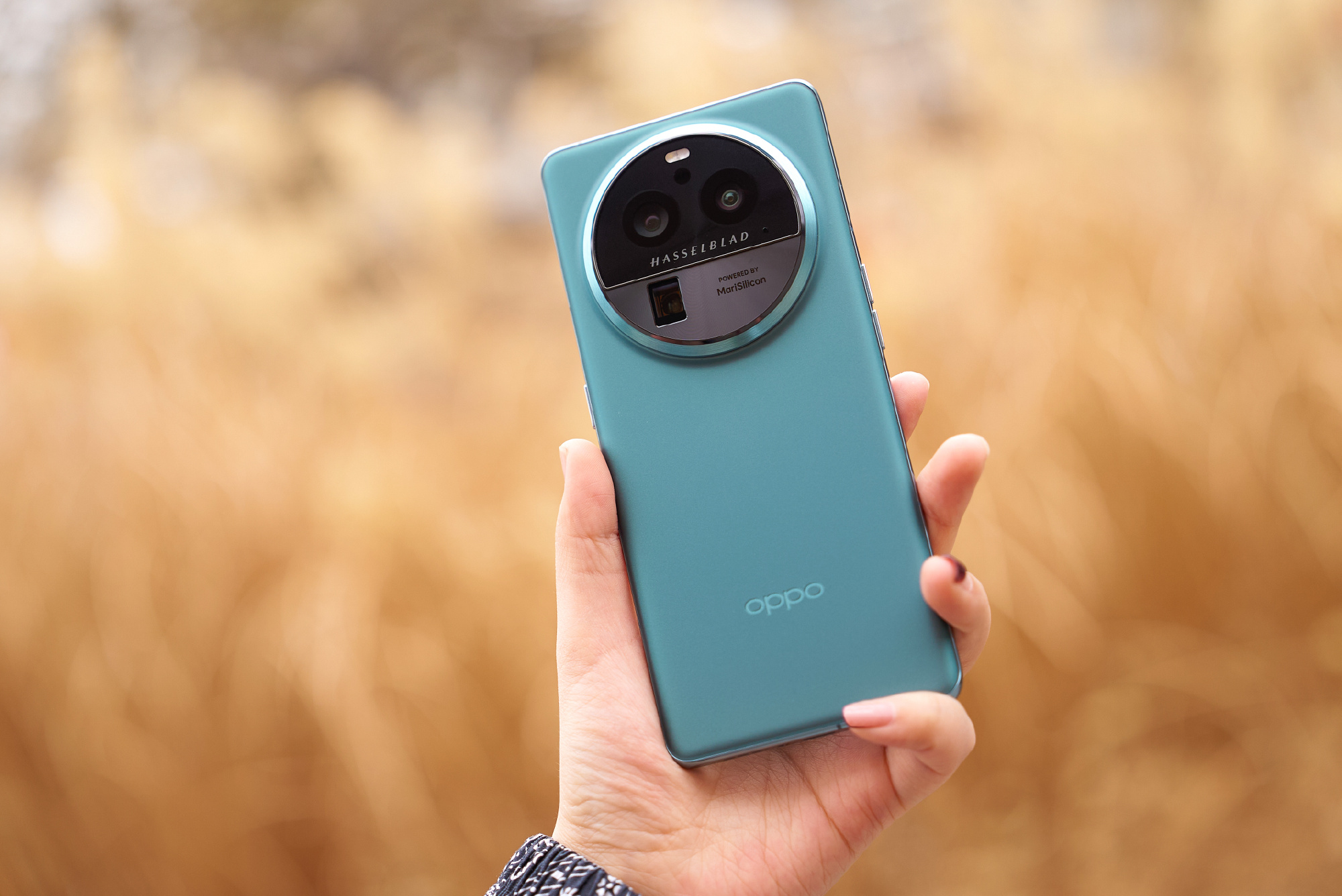 Ảnh thực tế OPPO Find X6 Pro: Thiết kế mới với mặt lưng da, camera Hasselblad 1-inch, Snapdragon 8 Gen 2