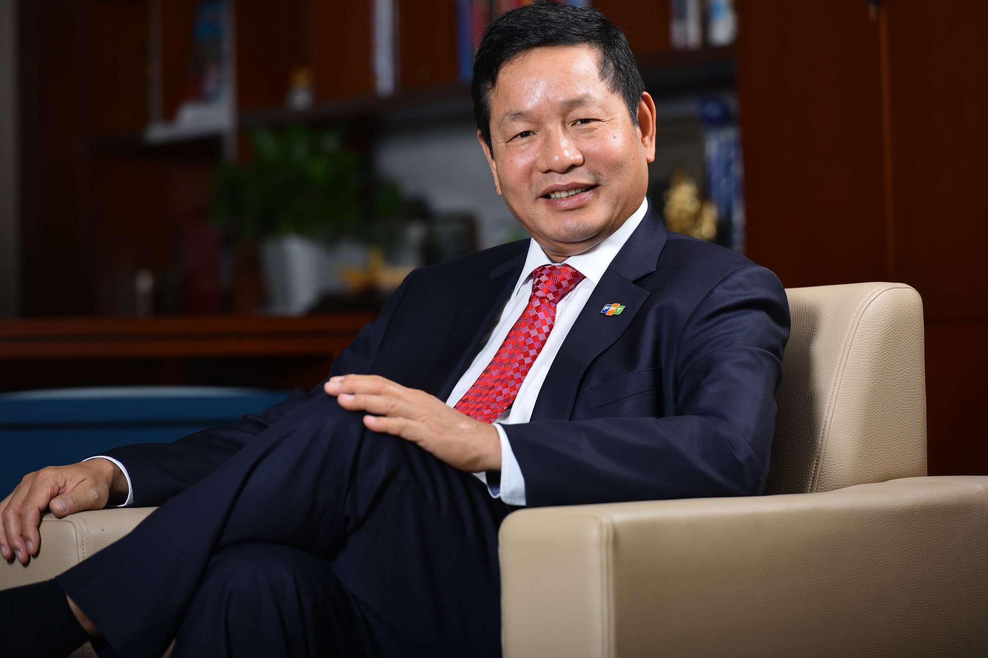 Chủ tịch FPT Trương Gia Bình đúng chuẩn sếp nhà người ta: Không ngại "quẩy trend" TikTok cùng nhân viên, hát "Ai chung tình được mãi" ngọt chẳng kém gì chính chủ