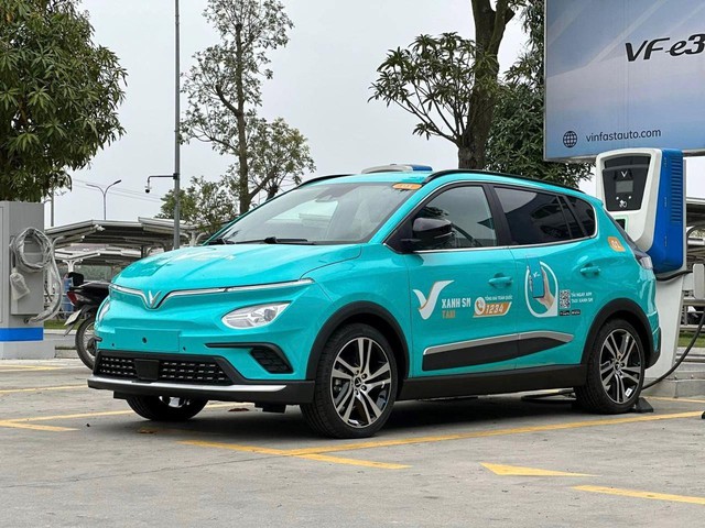 Thuê 500 chiếc xe điện VinFast chạy taxi, "vị khách sộp" của GSM phải chi hết bao nhiêu tiền? - Ảnh 1. Thuê 500 chiếc xe điện VinFast chạy taxi, "vị khách sộp" của GSM phải chi hết bao nhiêu tiền? - Ảnh 1.
