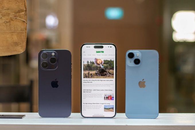 Giá một chiếc iPhone 14 Pro Max bộ nhớ 1TB tương đương 88,45 tổng lương trung bình cả năm của người lao động Việt Nam (Ảnh: Huy Nguyễn).