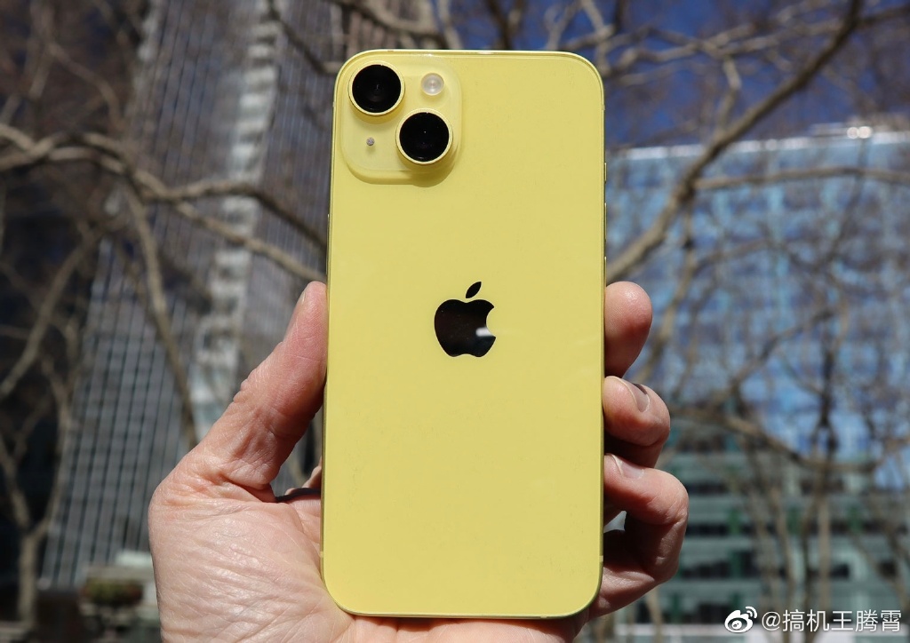 Ảnh thực tế iPhone 14 màu vàng mới ra mắt: Chưa thực sự ấn tượng!