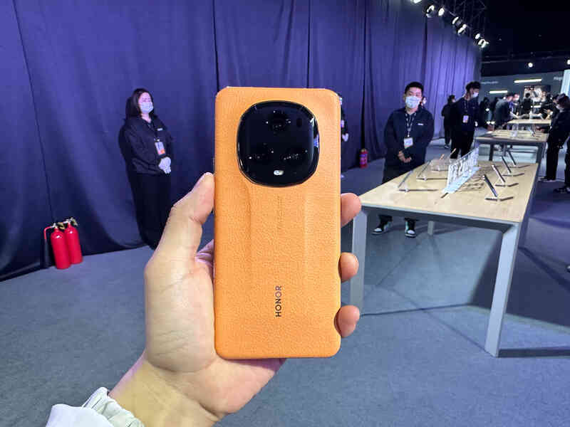 Honor ra mắt flagship Magic5 Ultimate: Thiết kế lạ mắt, Snapdragon 8 Gen 2, có Face ID, giá 22,8 triệu đồng
