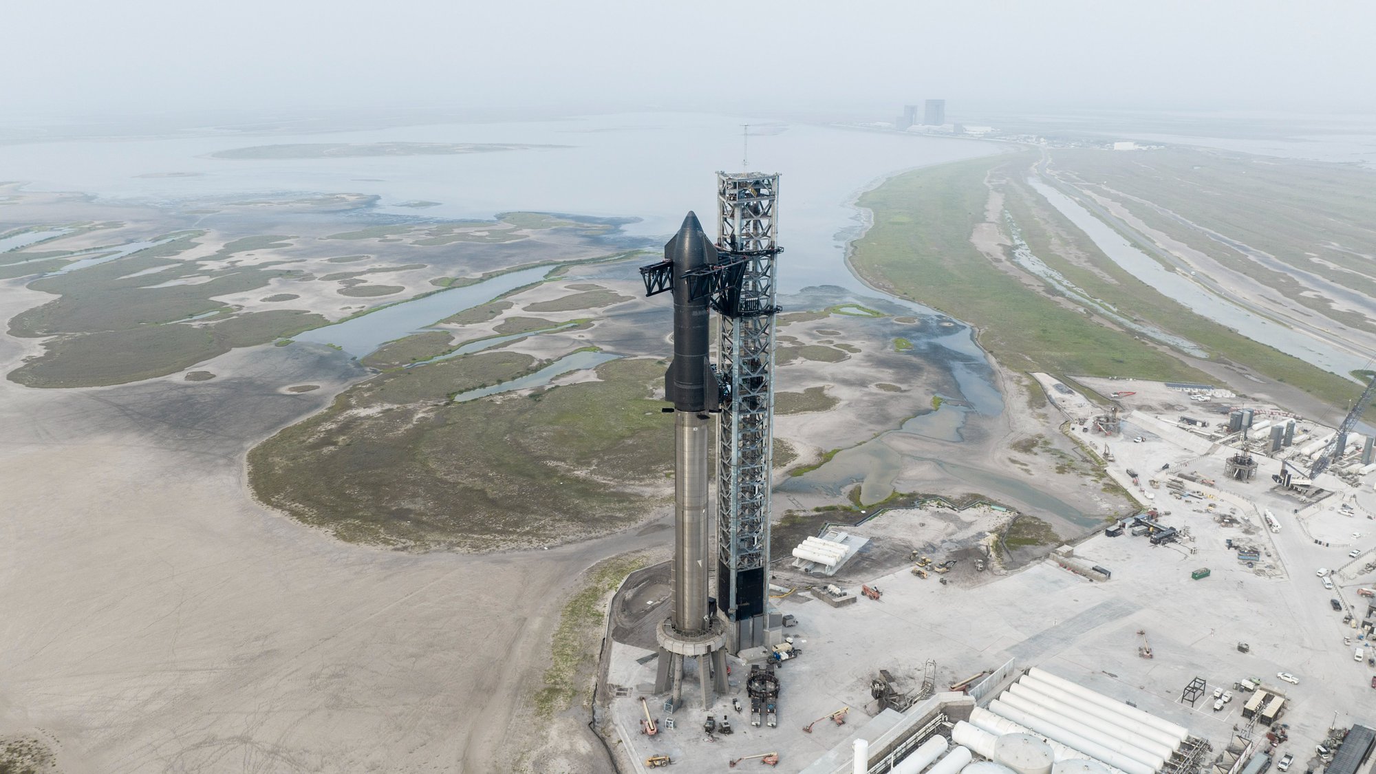 Có trong tay "con bài tẩy" Starship, Elon Musk không hề nao núng trước đột phá của tên lửa Trung Quốc