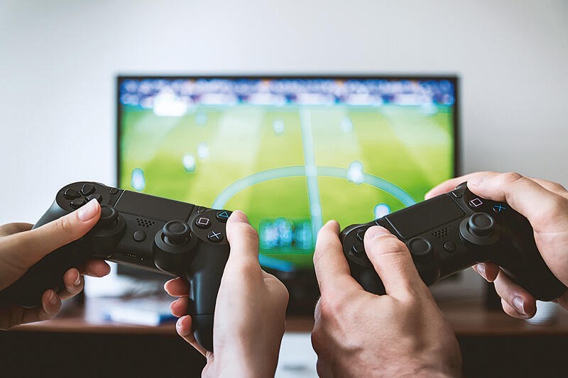 Nghỉ lễ tận 5 ngày, tranh thủ săn vài deal phụ kiện giải trí hay ho để cày game, cày phim xả láng, nhiều món sale tới 50%