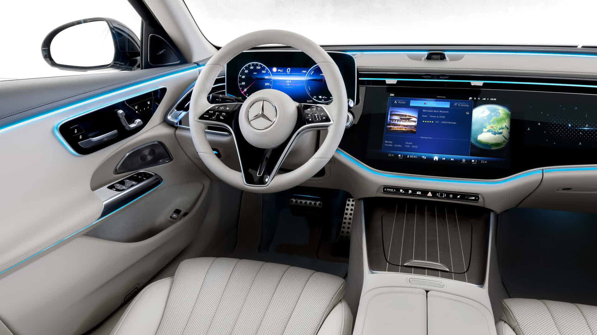 Ra mắt Mercedes-Benz E-Class 2024: Đèn lạ mắt, nhiều màn hình như EQS, đủ trò chơi game đến xem TikTok