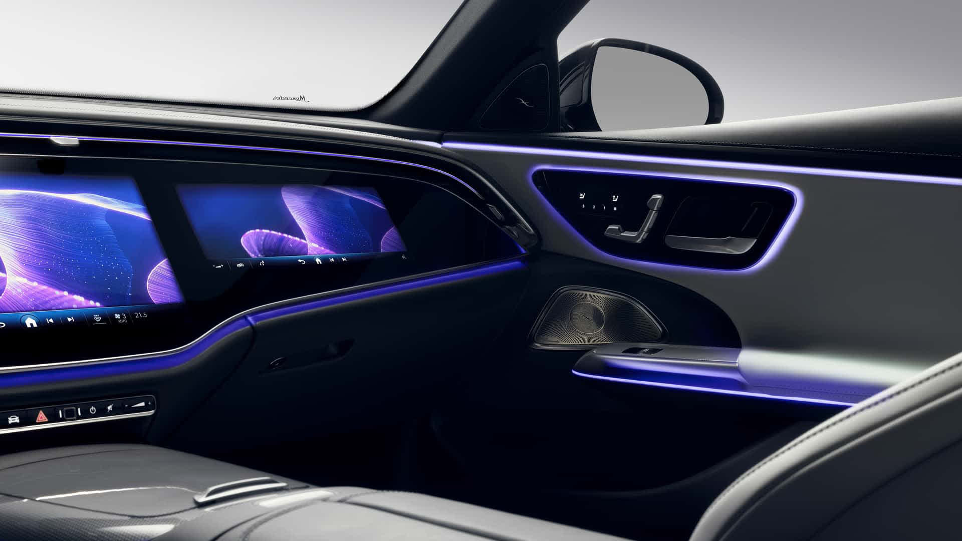 Ra mắt Mercedes-Benz E-Class 2024: Đèn lạ mắt, nhiều màn hình như EQS, đủ trò chơi game đến xem TikTok