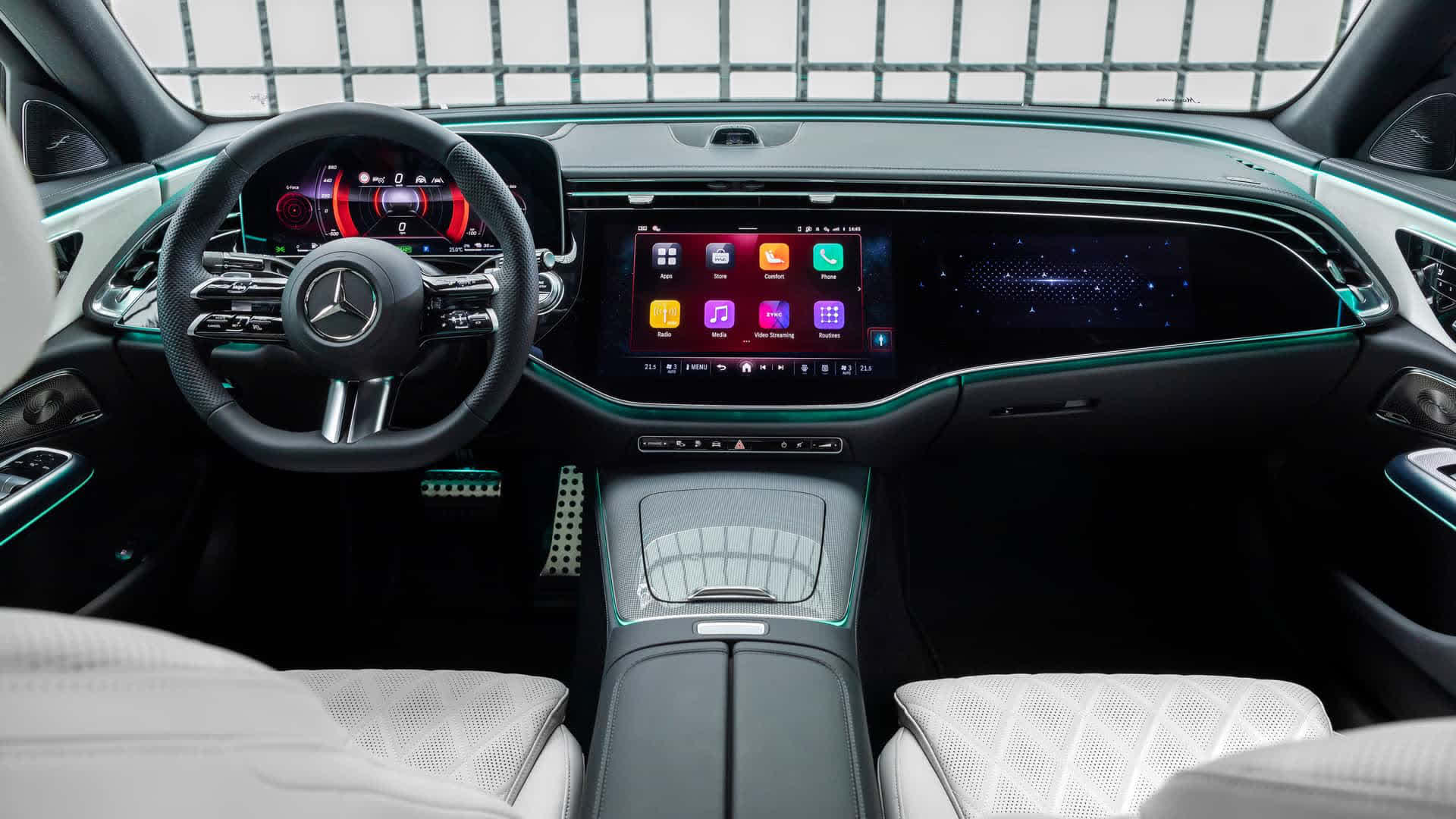 Ra mắt Mercedes-Benz E-Class 2024: Đèn lạ mắt, nhiều màn hình như EQS, đủ trò chơi game đến xem TikTok