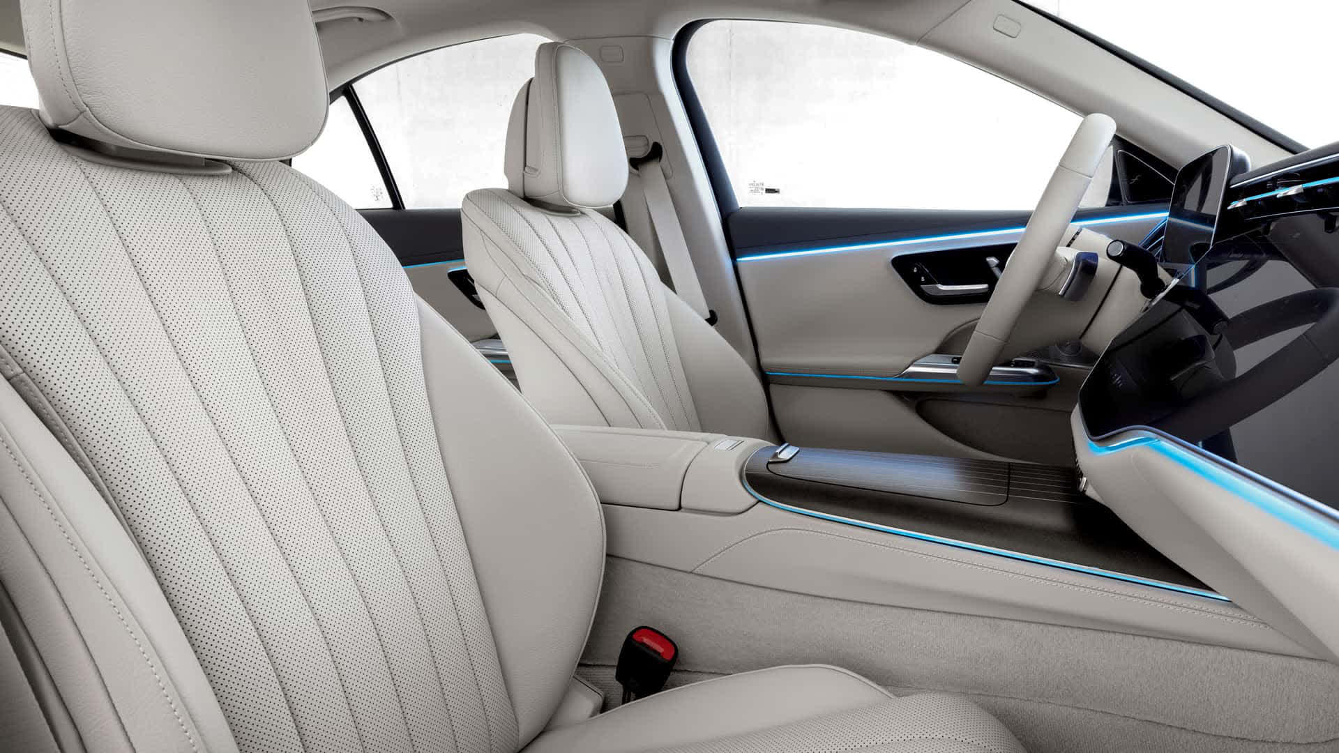 Ra mắt Mercedes-Benz E-Class 2024: Đèn lạ mắt, nhiều màn hình như EQS, đủ trò chơi game đến xem TikTok