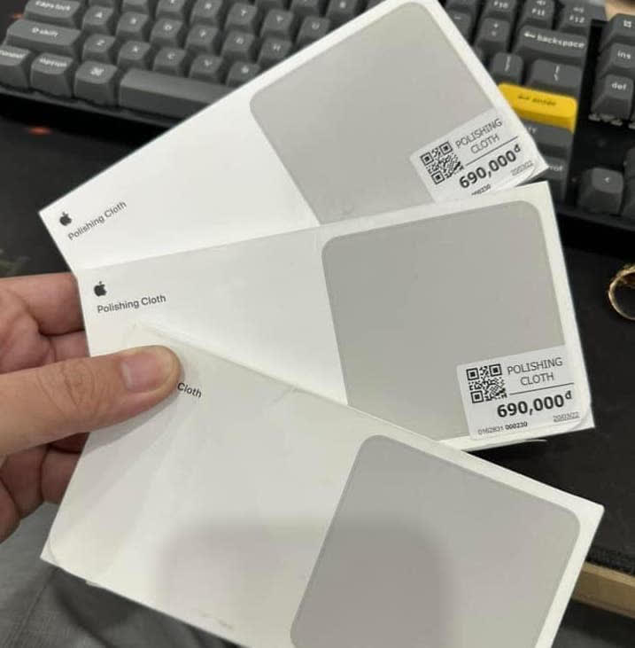 Nhiều người Việt tiếc nuối vì không thể sở hữu miếng giẻ lau Apple - Ảnh 1. Nhiều người Việt tiếc nuối vì không thể sở hữu miếng giẻ lau Apple - Ảnh 1.