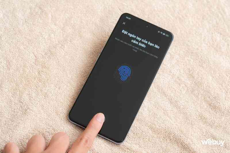Trên tay điện thoại realme giá hơn 9 triệu nhưng có RAM 16GB, bộ nhớ 1TB, sạc 100W - Ảnh 12. Trên tay điện thoại realme giá hơn 9 triệu nhưng có RAM 16GB, bộ nhớ 1TB, sạc 100W - Ảnh 12.