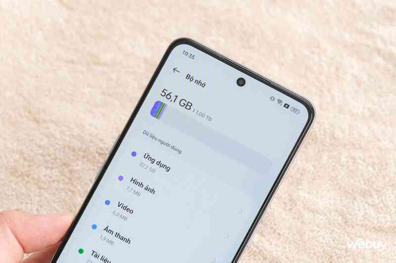 Trên tay điện thoại realme giá hơn 9 triệu nhưng có RAM 16GB, bộ nhớ 1TB, sạc 100W - Ảnh 17. Trên tay điện thoại realme giá hơn 9 triệu nhưng có RAM 16GB, bộ nhớ 1TB, sạc 100W - Ảnh 17.