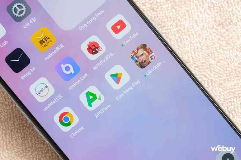 Trên tay điện thoại realme giá hơn 9 triệu nhưng có RAM 16GB, bộ nhớ 1TB, sạc 100W - Ảnh 19. Trên tay điện thoại realme giá hơn 9 triệu nhưng có RAM 16GB, bộ nhớ 1TB, sạc 100W - Ảnh 19.