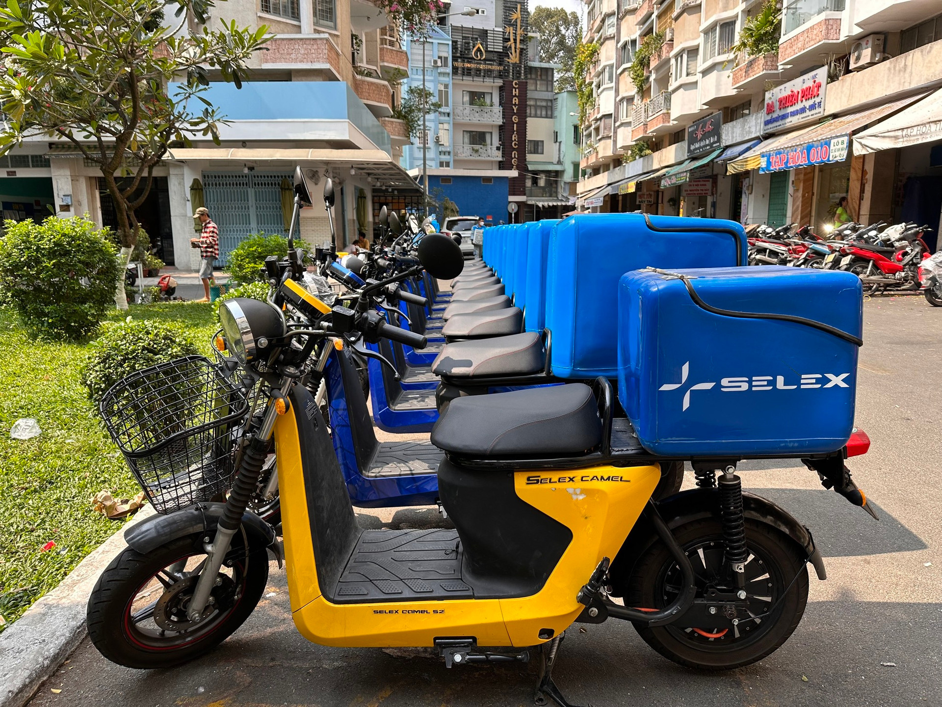 Xuất hiện hãng xe điện Make in Vietnam chuyên dùng để giao hàng: Tự tin có hệ sinh thái pin ưu việt hơn VinFast hay Dat Bike, hợp tác cùng Lazada, DHL, Viettel Post...