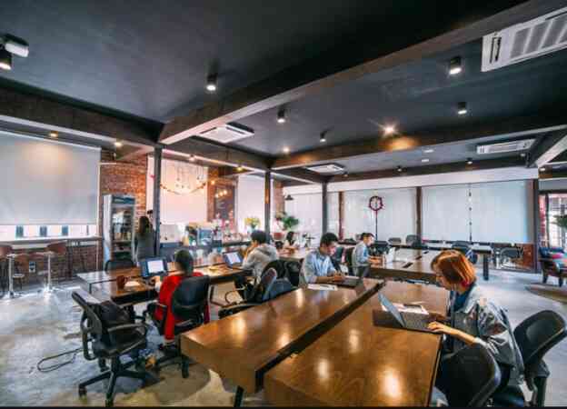 Dân freelancer chọn co-working space thay vì quán cà phê - Ảnh 1. Dân freelancer chọn co-working space thay vì quán cà phê - Ảnh 1.