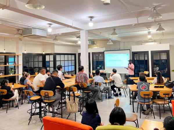Dân freelancer chọn co-working space thay vì quán cà phê - Ảnh 2. Dân freelancer chọn co-working space thay vì quán cà phê - Ảnh 2.