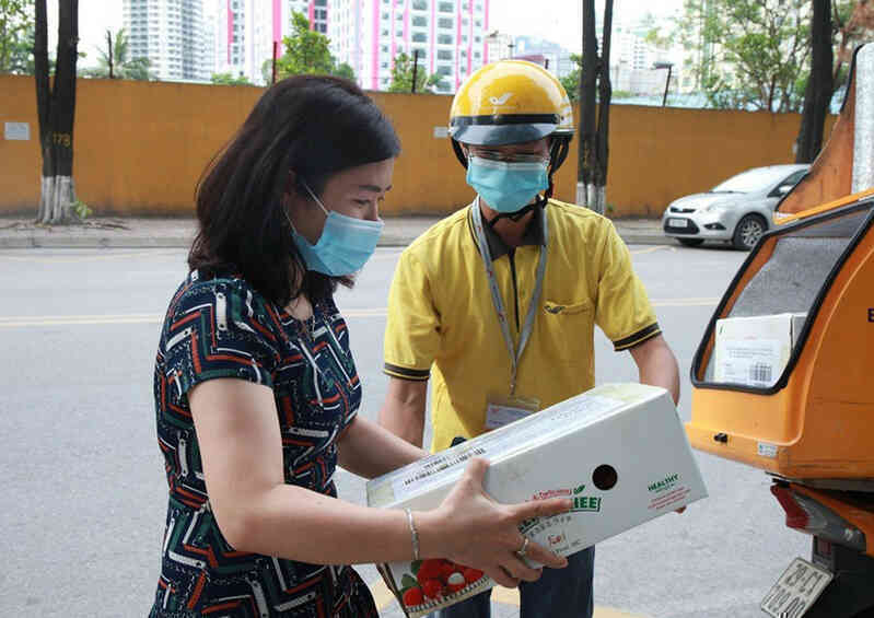 Ba 'ông lớn' bưu chính kinh doanh ra sao?