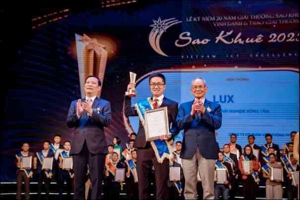 LUX - Giải pháp Wi-Fi 6 cao cấp của FPT Telecom nhận giải thưởng Sao Khuê 2023 - Ảnh 3. LUX - Giải pháp Wi-Fi 6 cao cấp của FPT Telecom nhận giải thưởng Sao Khuê 2023 - Ảnh 3.