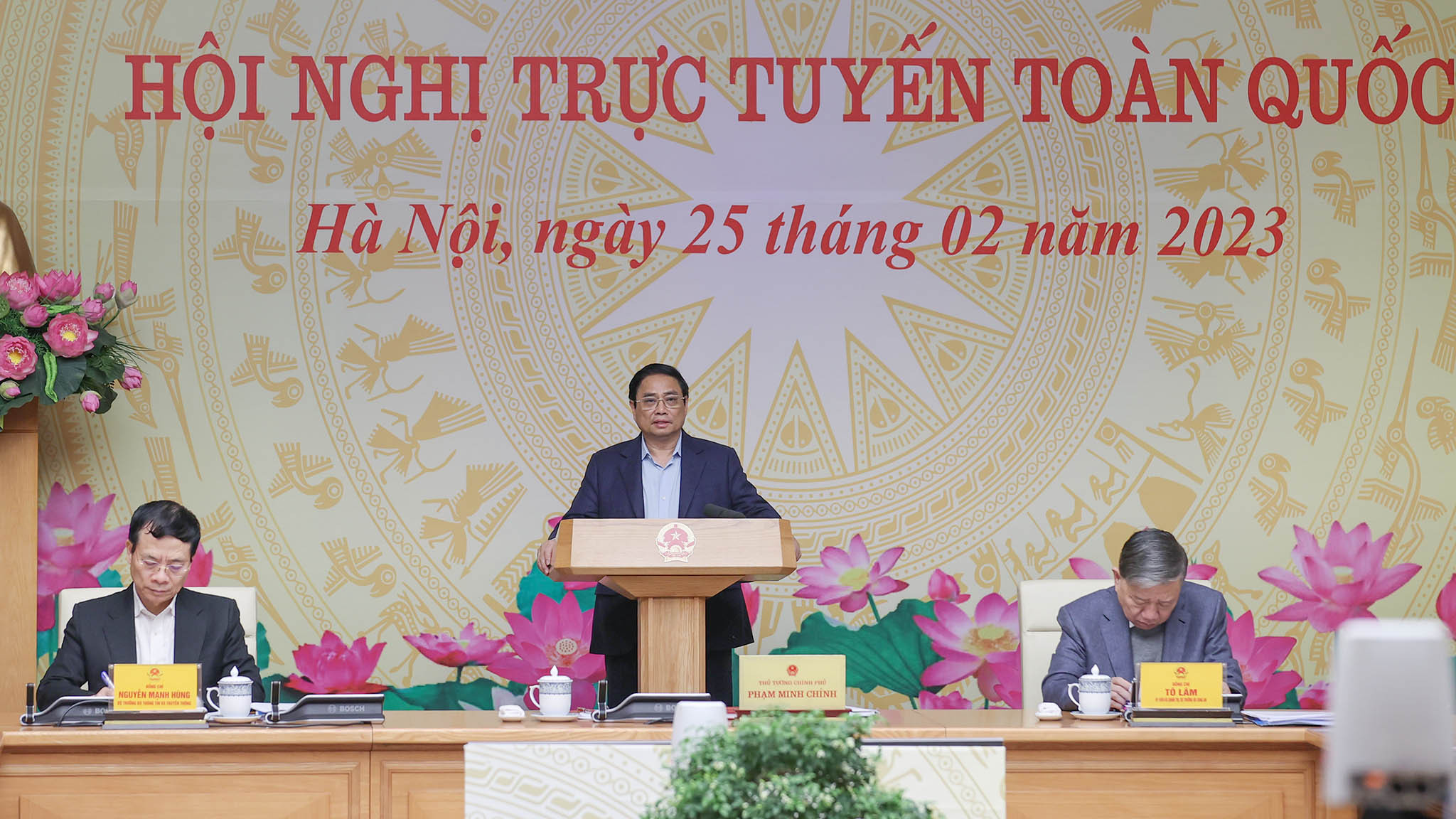Thủ tướng: Đẩy mạnh chuyển đổi số theo hướng mang lại kết quả thực chất