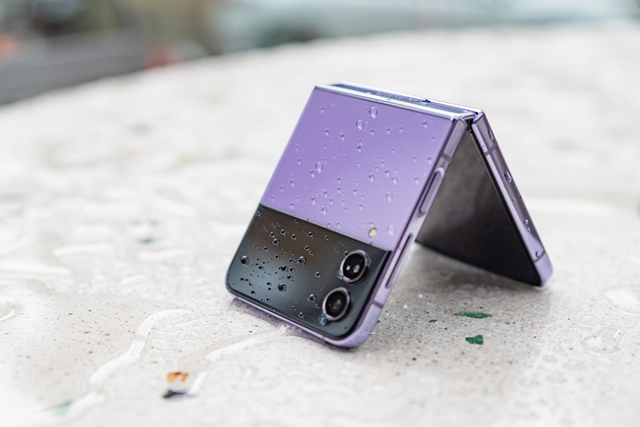 Có những lý do khiến Galaxy Z Flip4 được coi là smartphone “sinh ra dành cho giới trẻ” - Ảnh 2. Có những lý do khiến Galaxy Z Flip4 được coi là smartphone “sinh ra dành cho giới trẻ” - Ảnh 2.