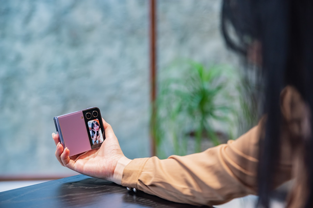 Có những lý do khiến Galaxy Z Flip4 được coi là smartphone “sinh ra dành cho giới trẻ” - Ảnh 6. Có những lý do khiến Galaxy Z Flip4 được coi là smartphone “sinh ra dành cho giới trẻ” - Ảnh 6.