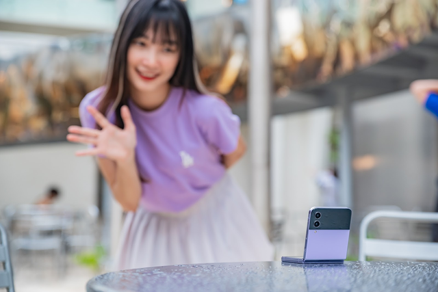 Có những lý do khiến Galaxy Z Flip4 được coi là smartphone “sinh ra dành cho giới trẻ” - Ảnh 7. Có những lý do khiến Galaxy Z Flip4 được coi là smartphone “sinh ra dành cho giới trẻ” - Ảnh 7.