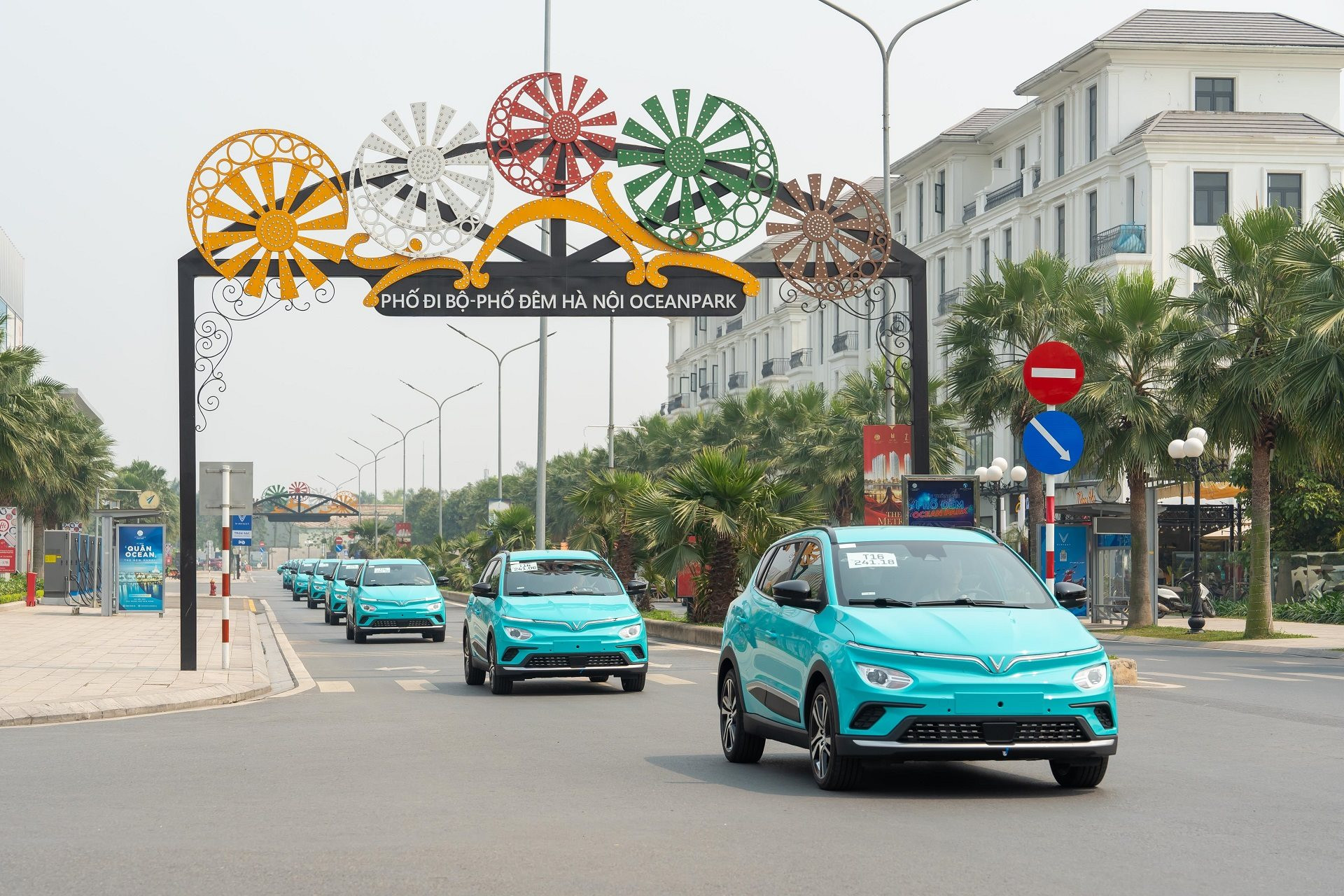 Hãng taxi điện của tỷ phú Phạm Nhật Vượng chốt ngày lăn bánh, giá từ 14.000 đồng/km