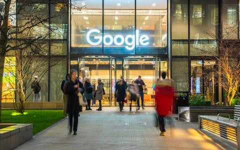 Phép vua thua lệ làng ở châu Âu: Google, Amazon đau đầu vì không thể sa thải hàng loạt, buộc phải trả cả năm lương để nhân viên tự nghỉ