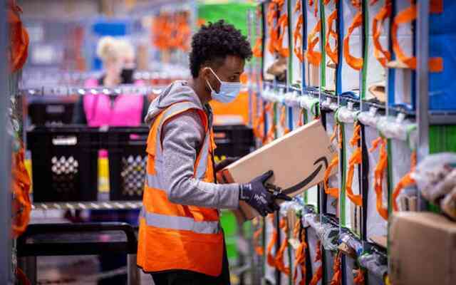Amazon lãi hơn 3 tỷ USD sau khi sa thải hàng nghìn nhân sự - Ảnh 1. Amazon lãi hơn 3 tỷ USD sau khi sa thải hàng nghìn nhân sự - Ảnh 1.