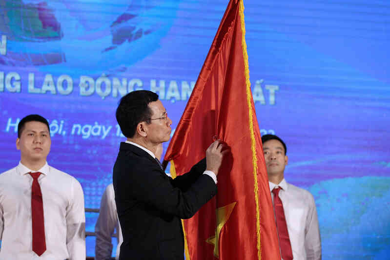 Báo Tin tức đón nhận Huân chương Lao động hạng Nhất